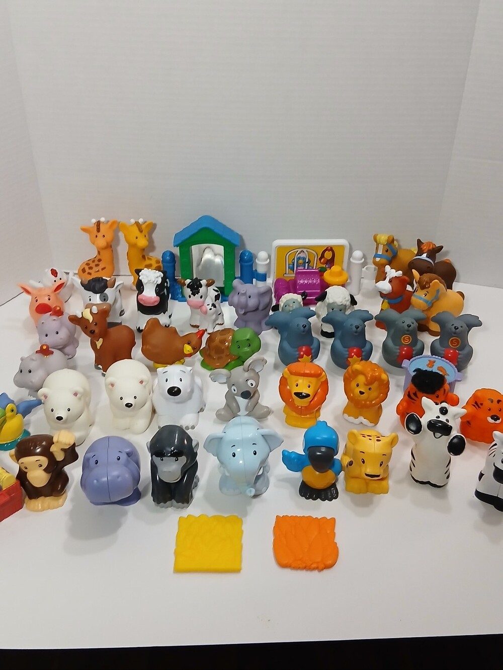 Fisher-Price Little people huge lot 46 animals and accessories